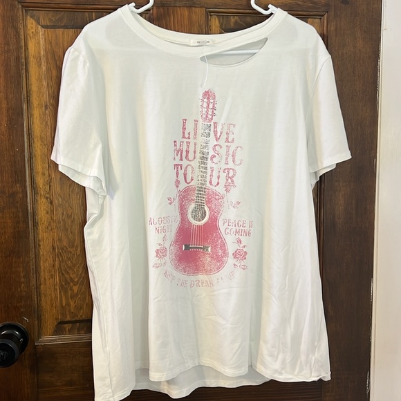 Maurice’s graphic tee - Picture 1 of 6